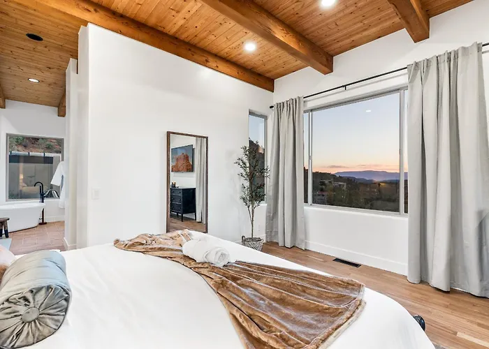 Holiday home The Belvedere - Hot Tub, Sauna, And Red Rock Views *